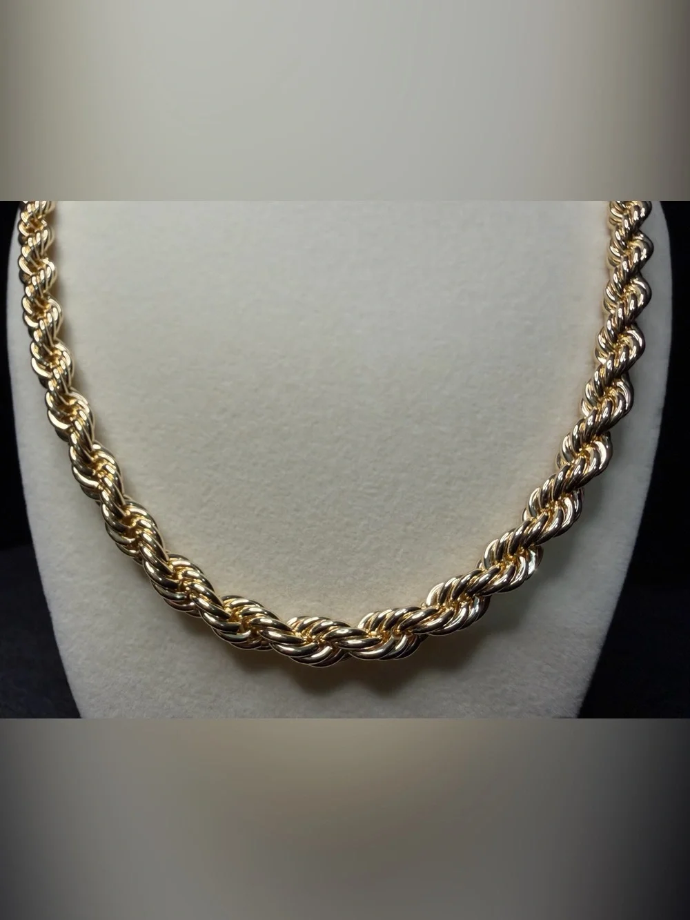 24in 7MM Rope Chain 14K Premium Finish Beautiful Stand Out Piece. Brand New